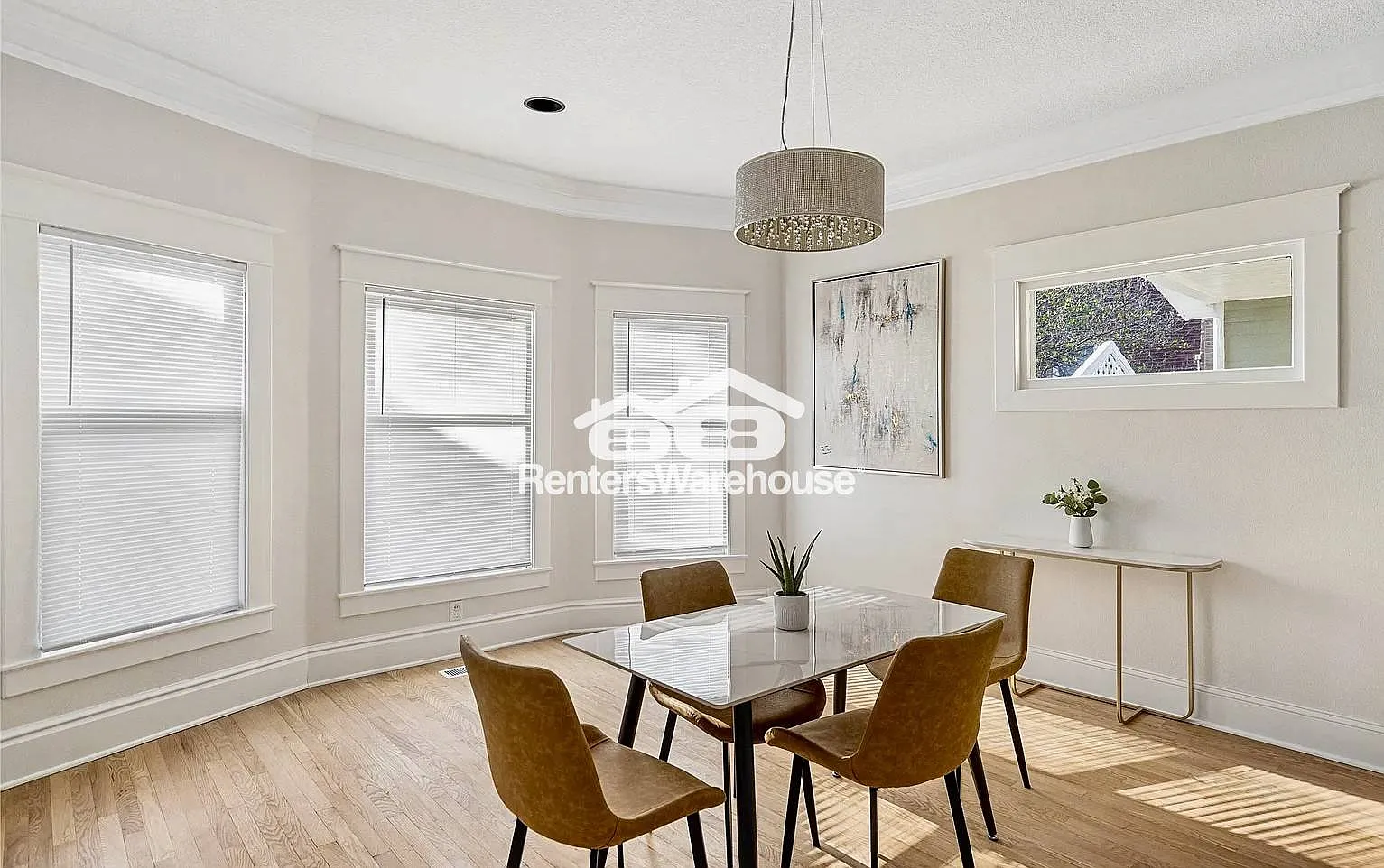 Two Bedroom Duplex- Furnished. — Photo 4