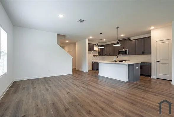 1412 Victoria St — Photo 6