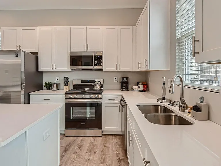 884 Sims St SW — Photo 11