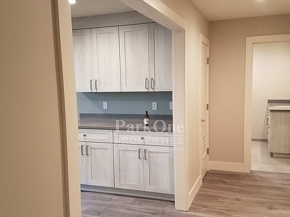 4th image of 2273 Whyte Park Ave