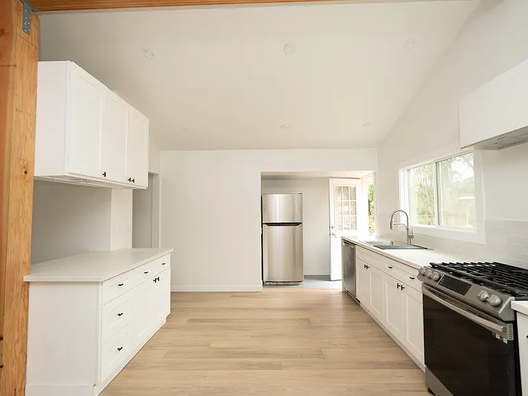 440 Saxony Rd — Photo 58