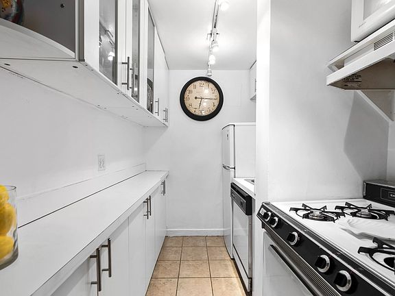 5th image of 235 W 102nd St APT 6O