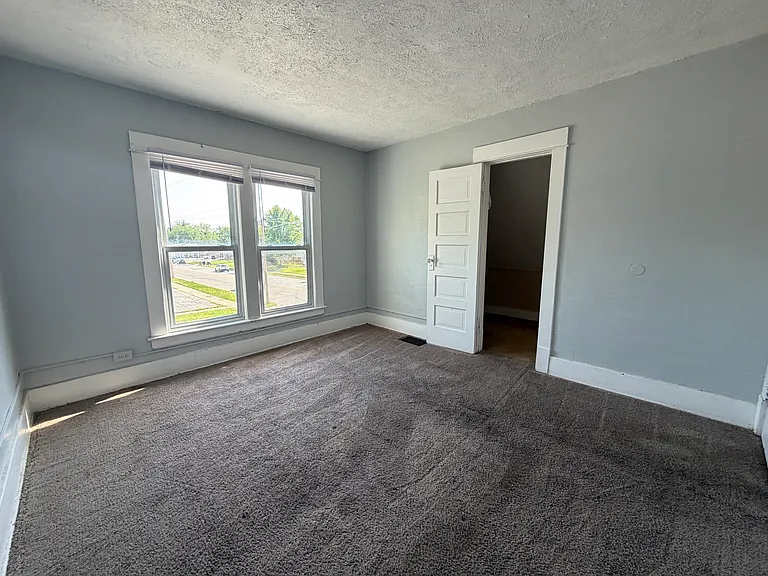 1026 W Grove St — Photo 10
