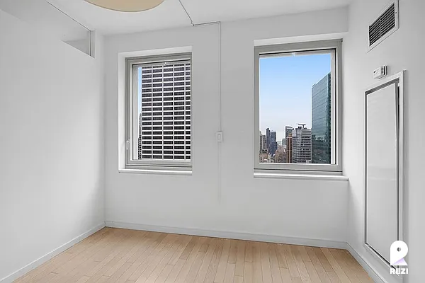 Rented by REZI | media 104