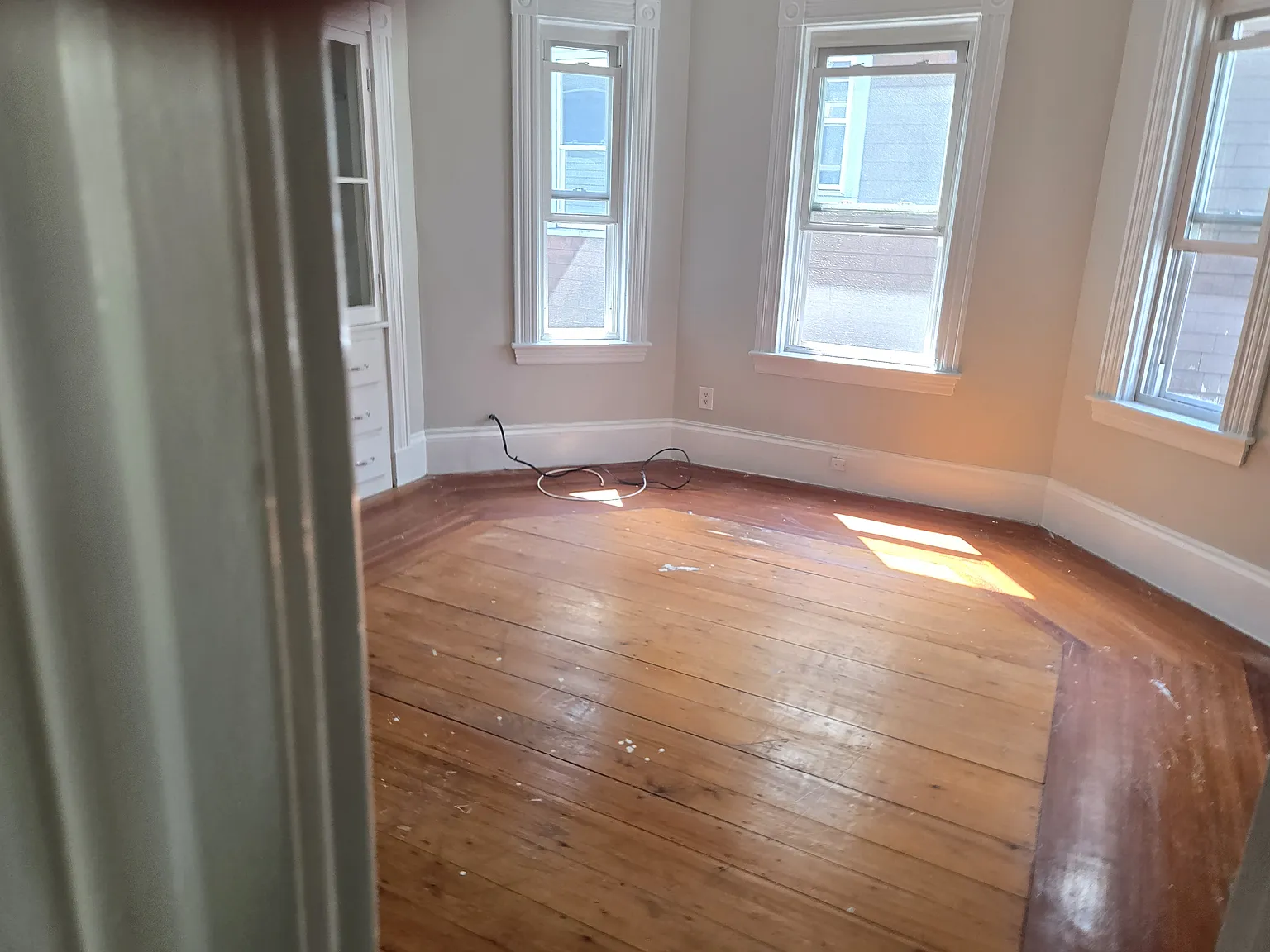 3 bed, 1200 sqft, $3,600 — Photo 2