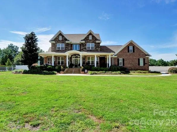 131 Benton Rd SE, Bolivia, NC 28422