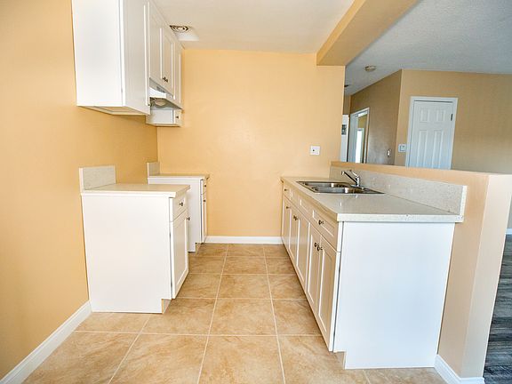 3rd image of 14719 S Berendo Ave APT 6
