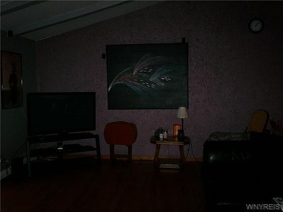 4th image of 18 Del Dr