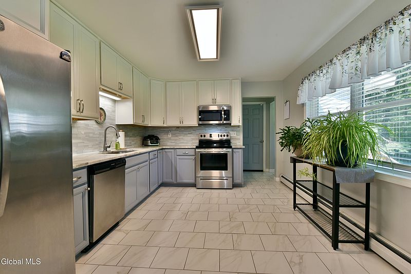 5th image of 46 Pine Grove Avenue