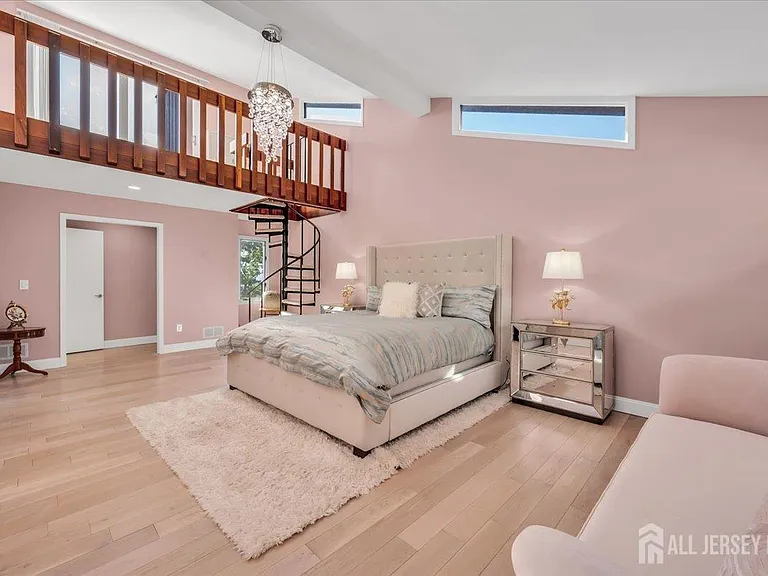 950 Sunset Rdg — Photo 39