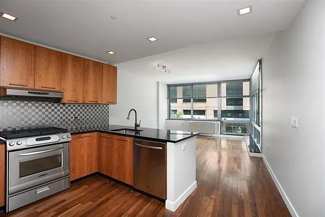 25 Hudson St #314 — Photo 10