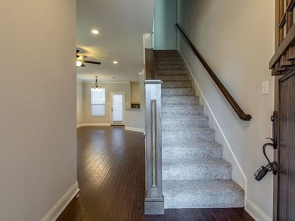 5th image of 604 Pearson Ave