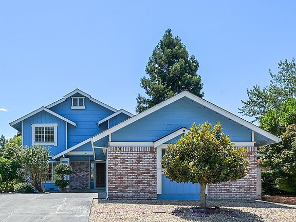 2nd image of 2126 Saint Augustine Circle