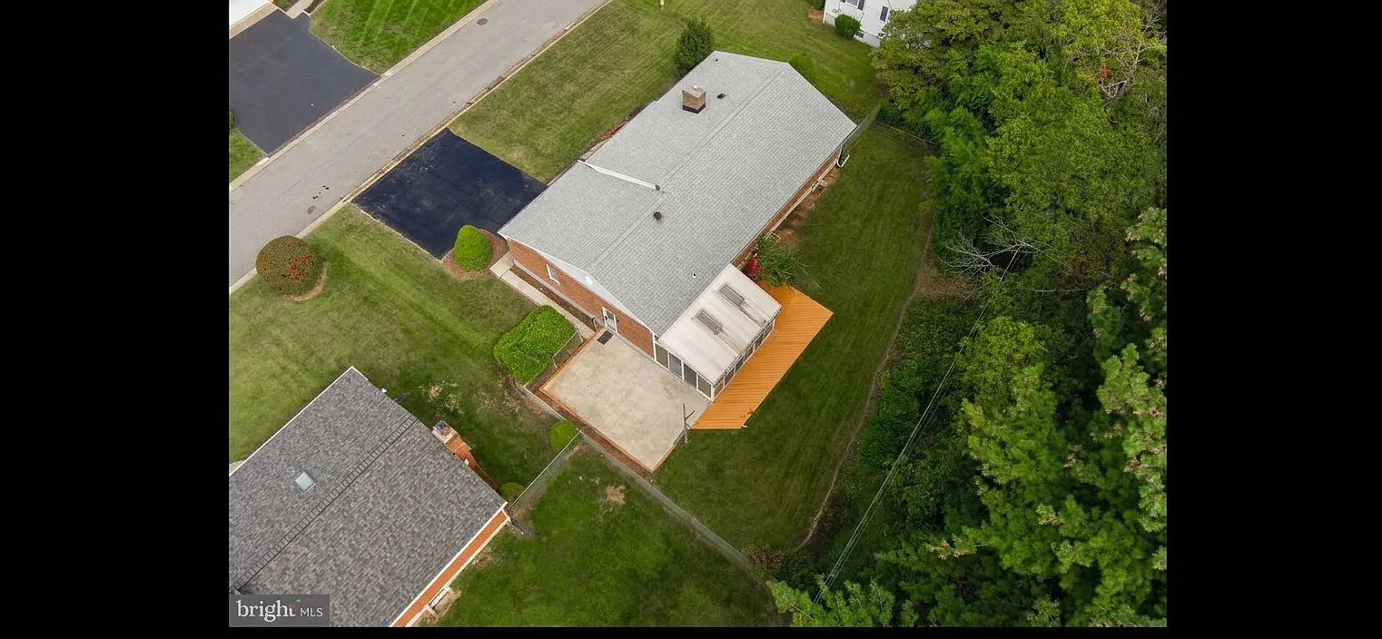 4 bed, 2.5 bath, 1872 sqft, $2,700 — Photo 3