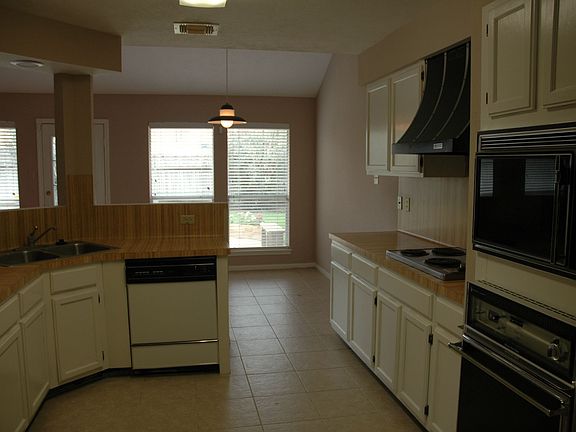 5th image of 15502 Pebble Lake Dr