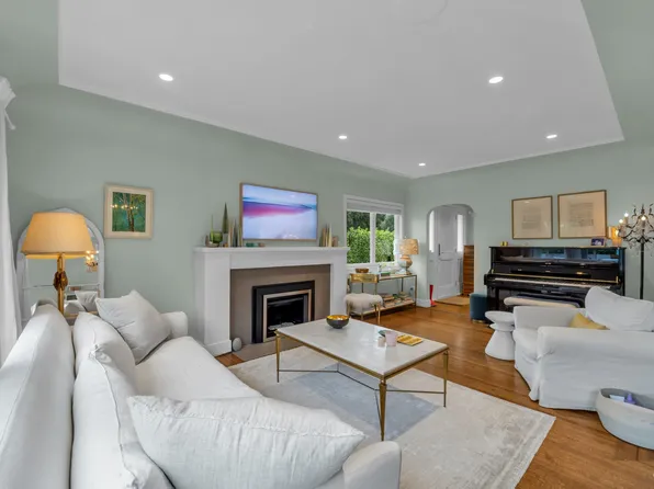 1220 Braeside St, West Vancouver, BC V7T 2L2