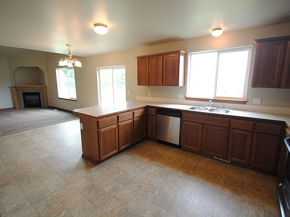4th image of 7017 181st St E