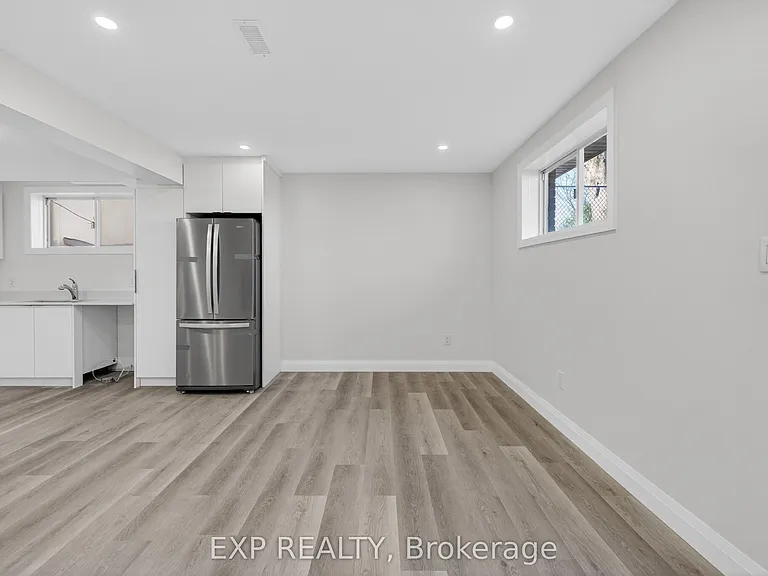 2580 Noella Cres #LOWER — Photo 7
