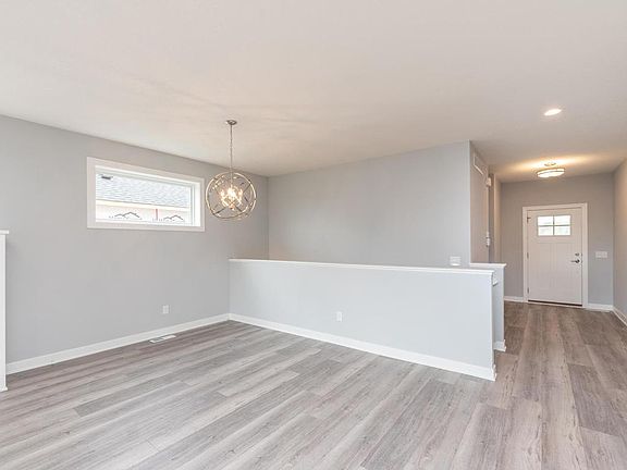 5th image of 775 Crossroads Ct