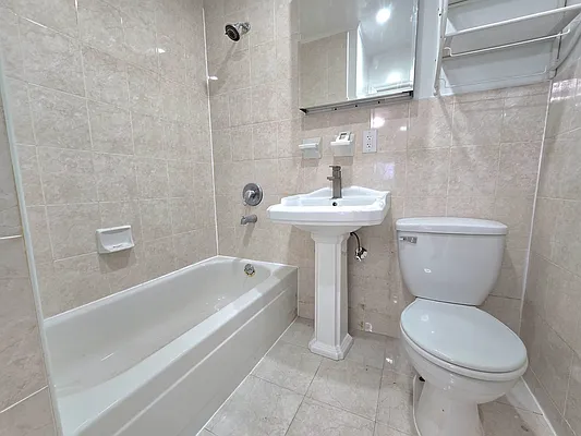 Rented by Voro Purple LLC | media 12