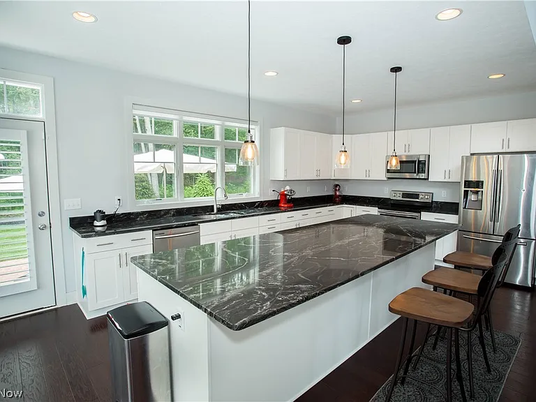216 Ashbourne Dr — Photo 8