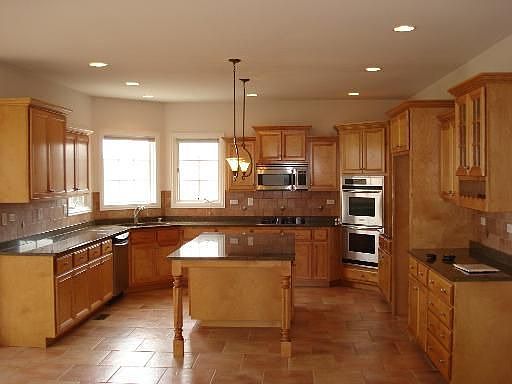 2nd image of 19937 Oakwood Dr