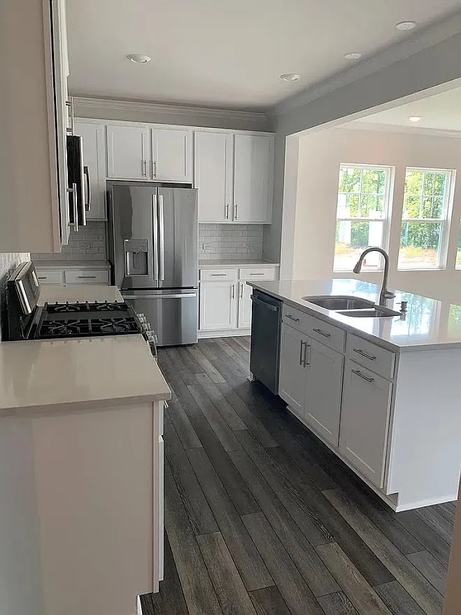 3 bed, 2.5 bath, 1924 sqft, $2,145 — Photo 3