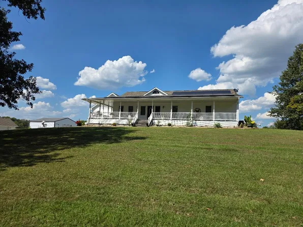 12371 S Park Rd, Benton, IL 62812