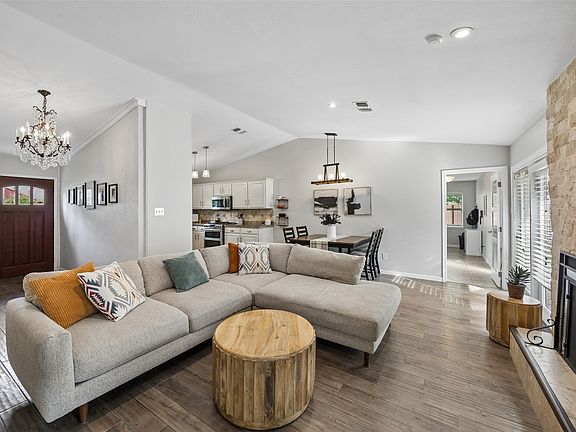 5th image of 2732 Bay Meadows Cir