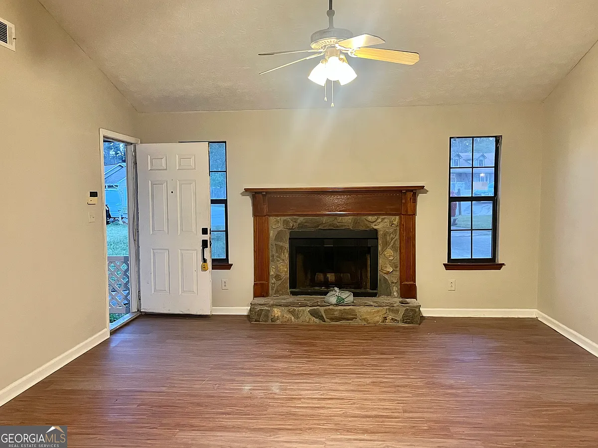 Building Photo - 566 Brookfield Way