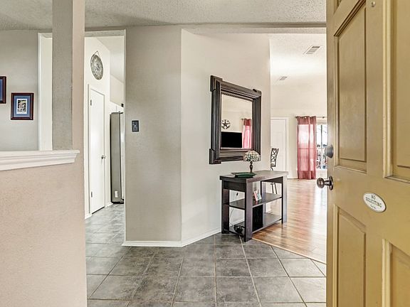 5th image of 610 Battlecreek Ln