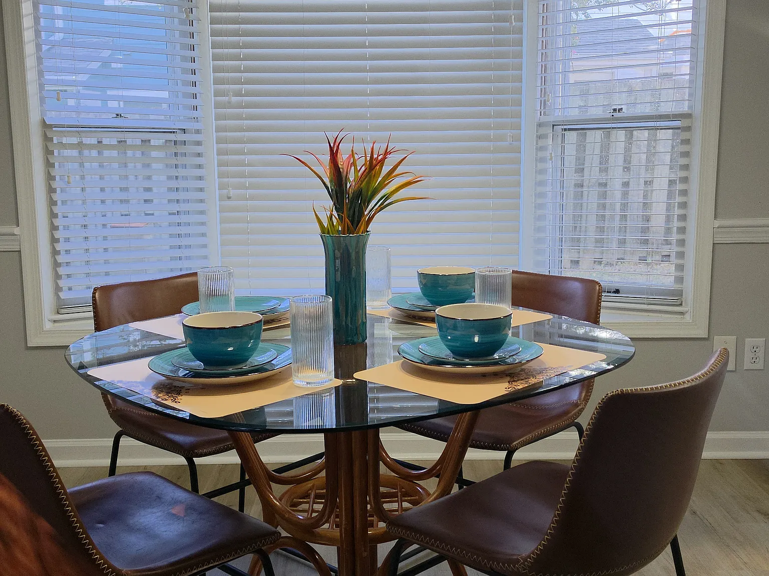 2 bed, 1.5 bath, 988 sqft, $2,700 — Photo 4