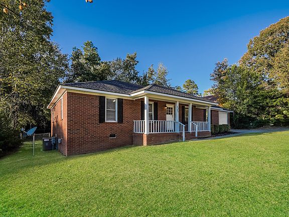 3rd image of 3815 Crest Dr