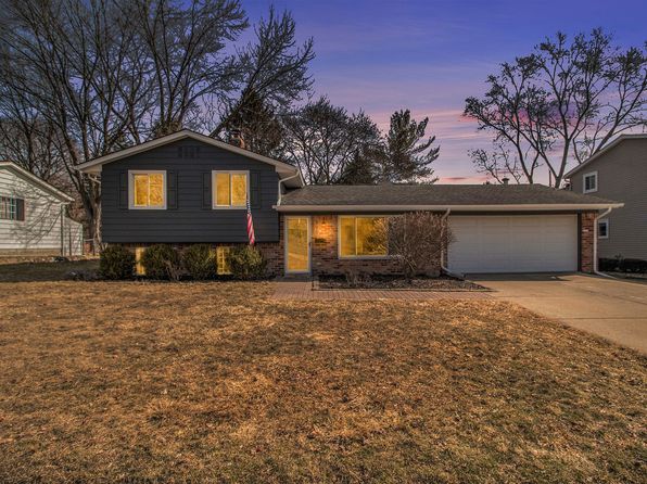 999 Byron Dr, Milford, MI 48381