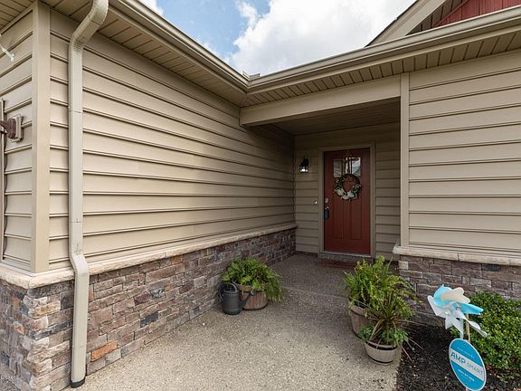 5th image of 122 Boulders Ct