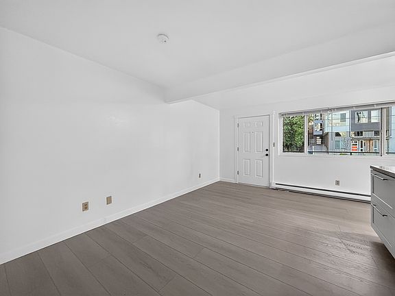 5th image of 1320 14th Ave S #11532582