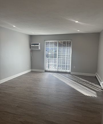 4th image of 357 Newport Ave