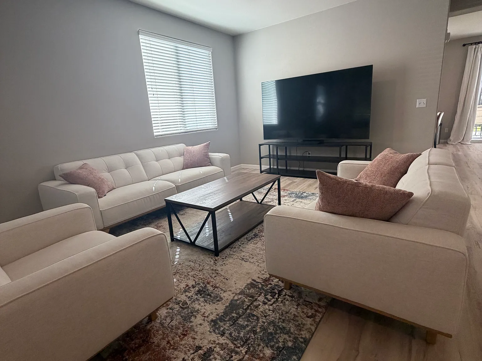 4 bed, 2411 sqft, $3,400 — Photo 2