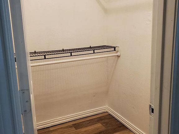 3rd image of 6103 Fernwood Dr