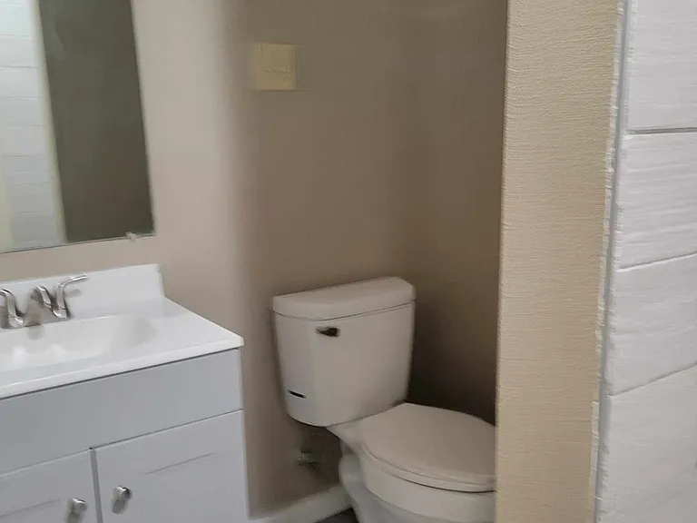 6208 Washington Ave — Photo 7
