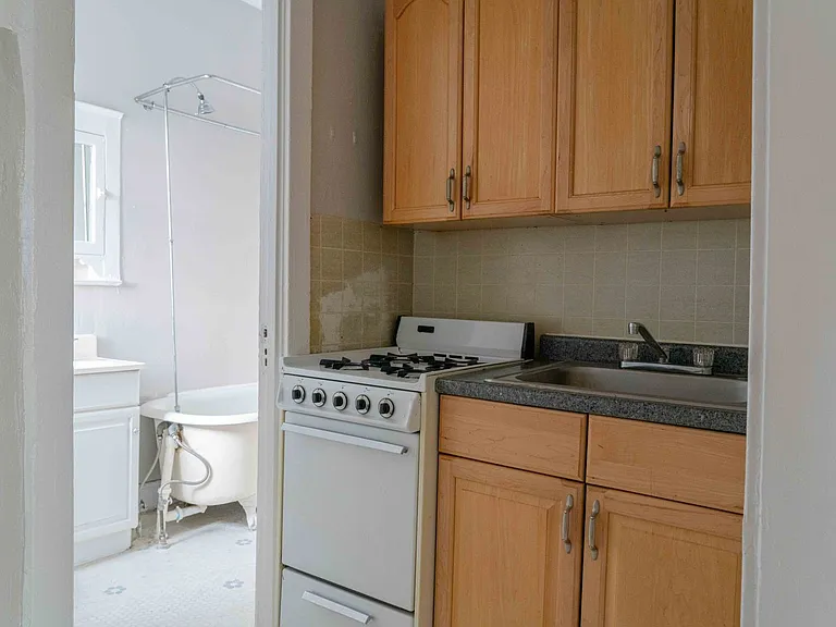 1468 W Argyle St #3F — Photo 8