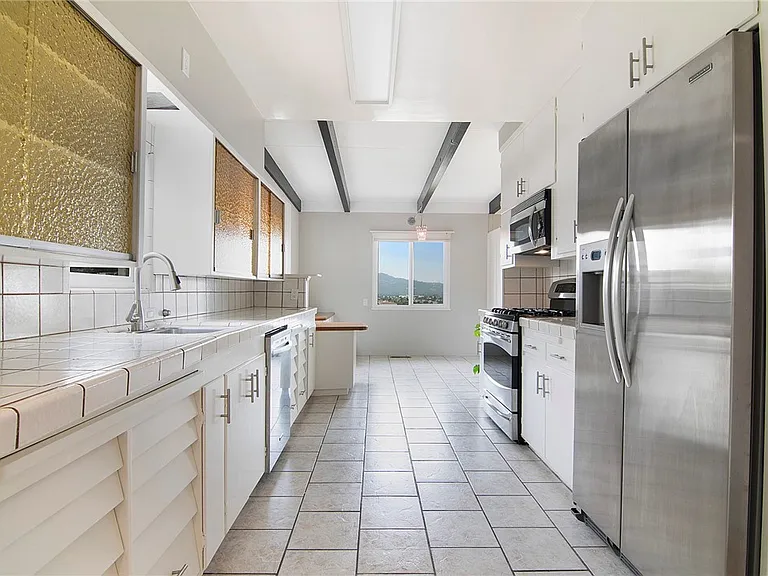 934 Highline Rd — Photo 15