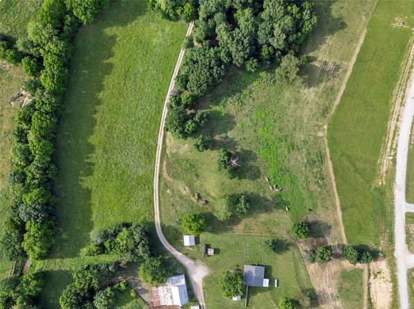 235 Holt Farm Dr, Wentzville, MO 63385