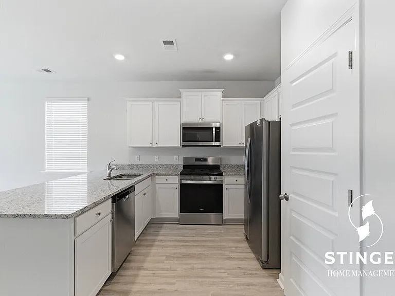 548 Hideaway St — Photo 13