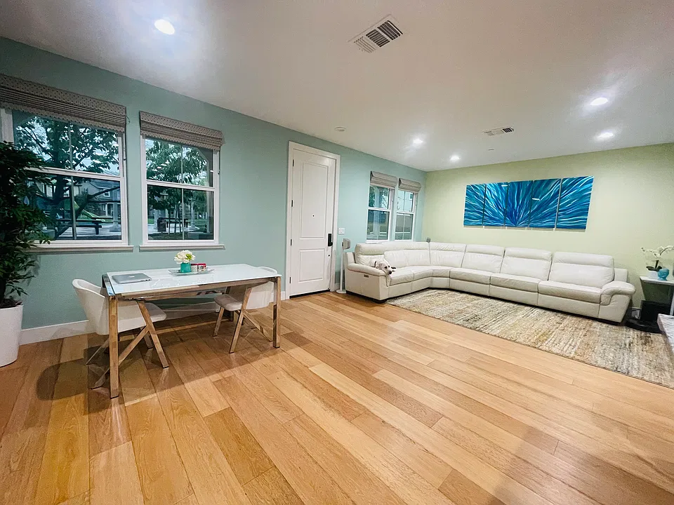 2190 Panorama Ct