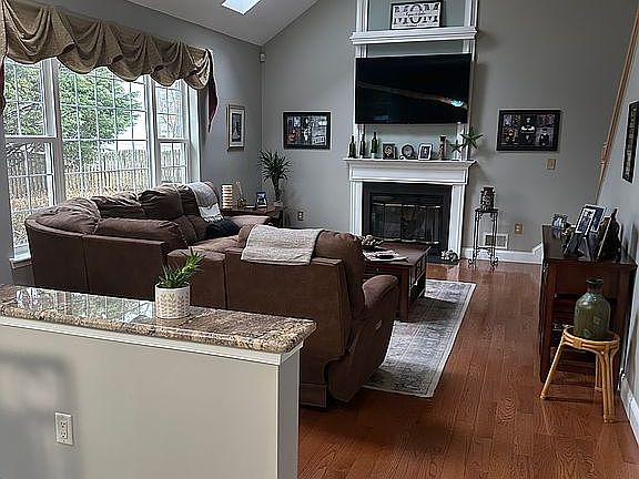2nd image of 1295 Indian Hill Rd