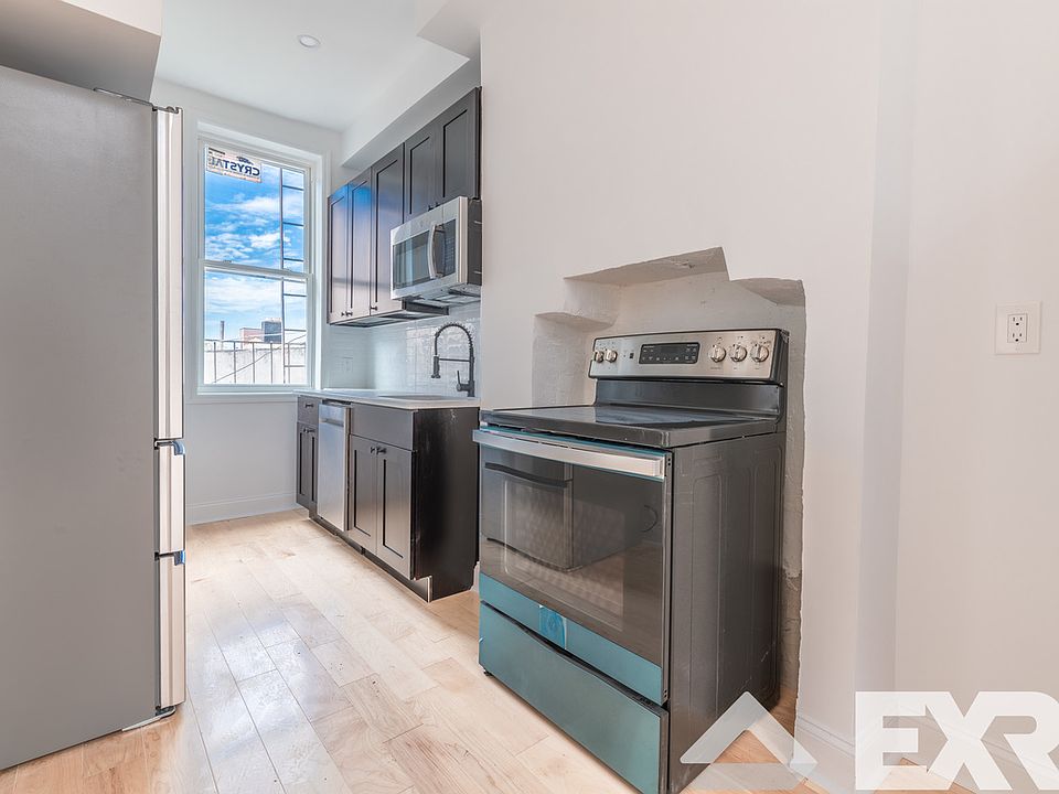 1st image of 88 Wilson Ave Floor 3