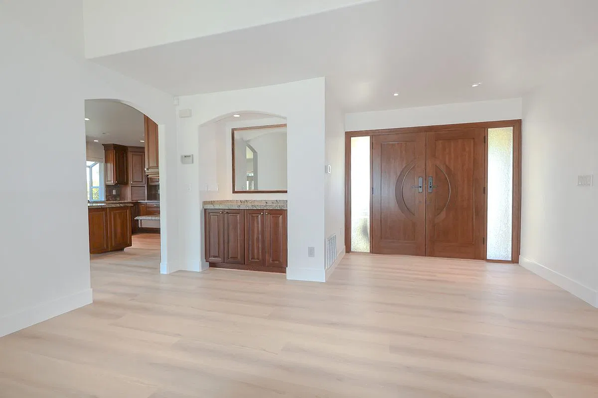 3 bed, 2.0 bath, 2067 sqft, $6,995 — Photo 4