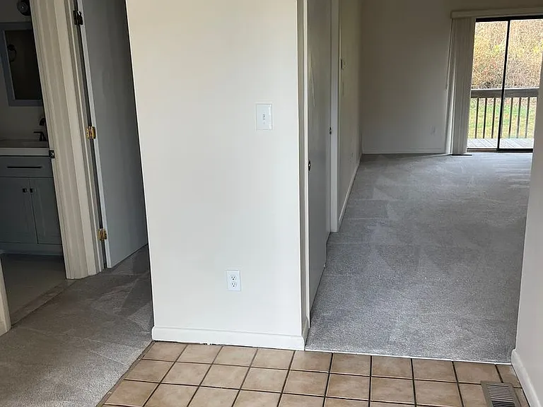 105 Foxfire Dr — Photo 2