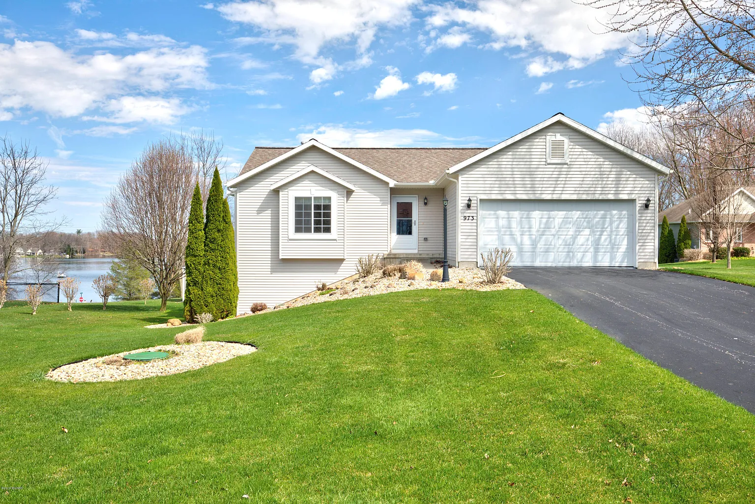 973 Pinnacle Ct photo 1